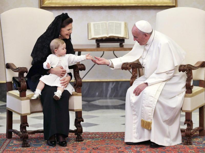 Königin Silvias Enkelin ignoriert Protokoll beim Papst