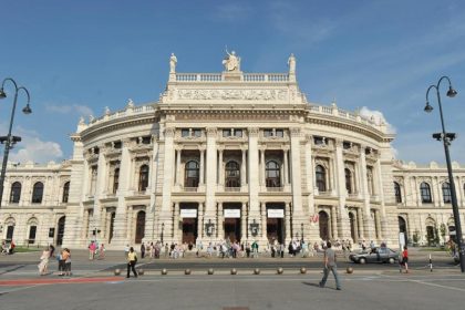 Burgtheater-Saison: Neustart nach Finanzmisere