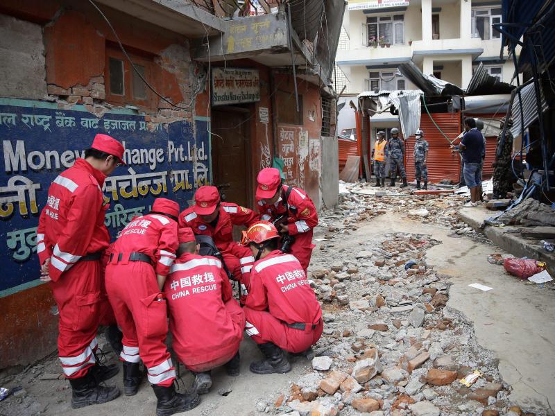 Erdbeben-Hilfe kommt nur mühsam nach Nepal