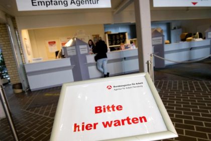 Institut: Deutscher Arbeitsmarkt verliert an Schwung