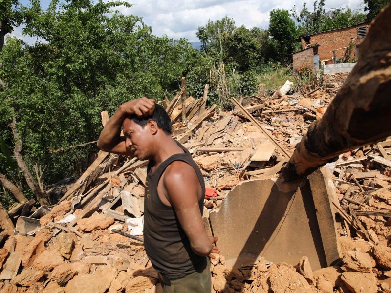 Schon mehr als 5500 Todesopfer nach Himalaya-Erdbeben