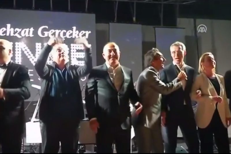 “We are the World”? – Nato-Außenminister singen und schunkeln zu Michael Jacksons Song