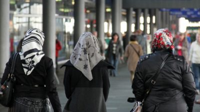 Zahl der Asylanträge im April um 136,3 Prozent gestiegen