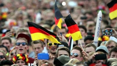 Linke für Aufarbeitung der Vergabe der Fußball-WM nach Deutschland