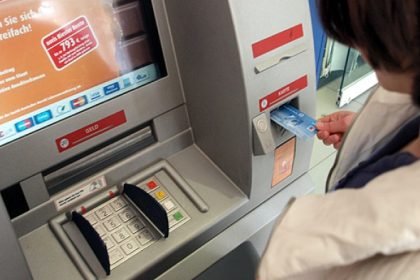 Bundesbank rät zu Geldabhebungen in Tankstellen und Supermärkten