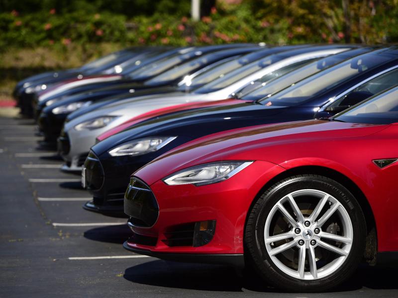 Autobauer Tesla liefert Batterien für Haushalte und Firmen
