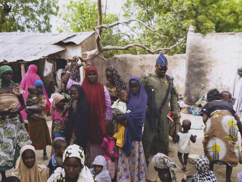 Nigerianischer Präsident trifft von Boko Haram freigelassene Mädchen aus Chibok
