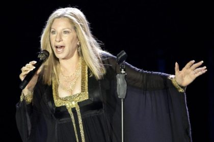 Barbra Streisands Schoßhund beißt Stewardess