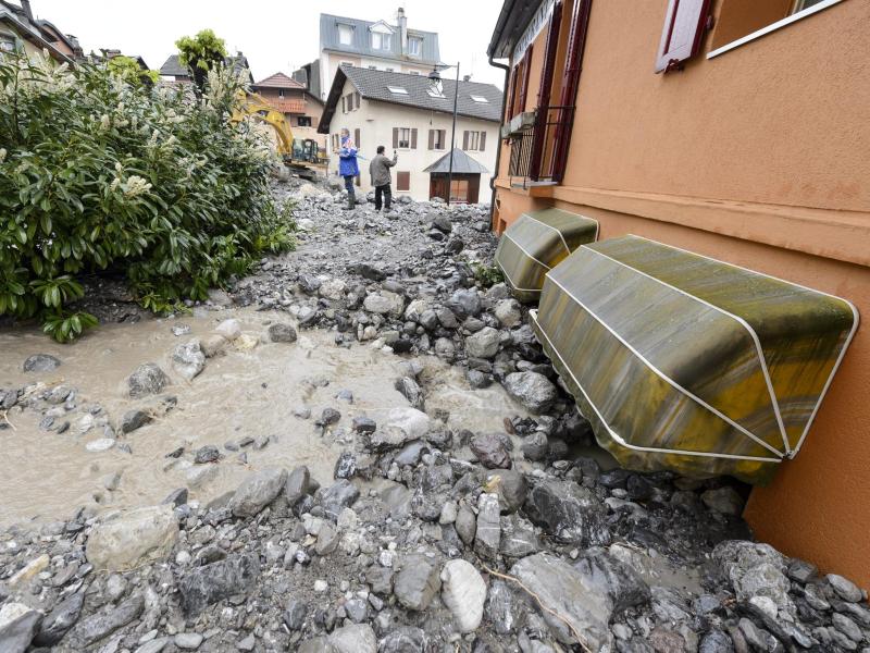 Überschwemmungen nach Dauerregen im Südwesten und der Schweiz