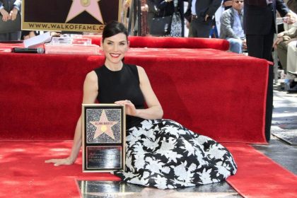 Julianna Margulies posiert auf ihrem Hollywood-Stern