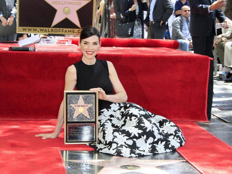 Julianna Margulies posiert auf ihrem Hollywood-Stern