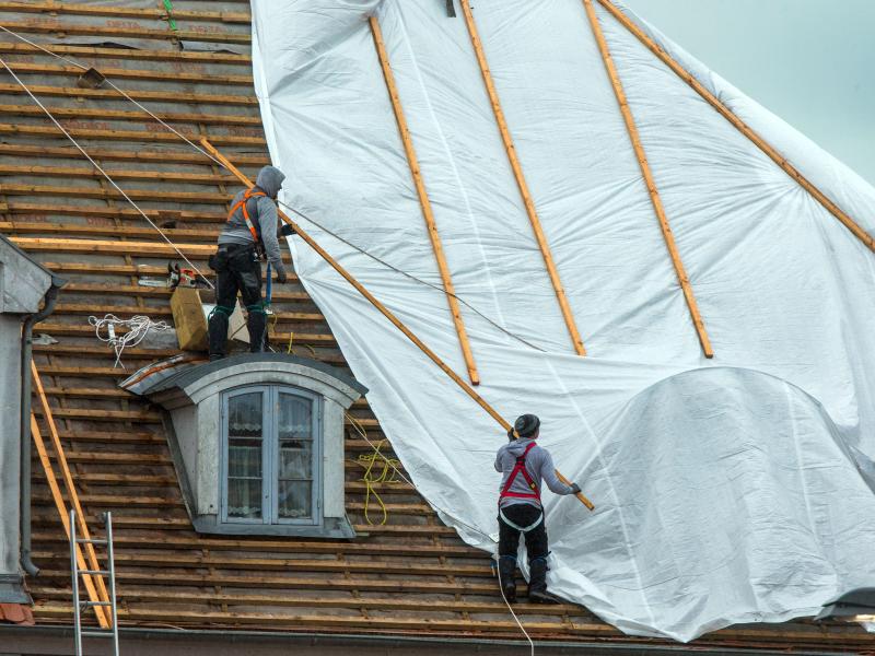 Nach Tornado: Akute Gefahrenstellen in Bützow beseitigt