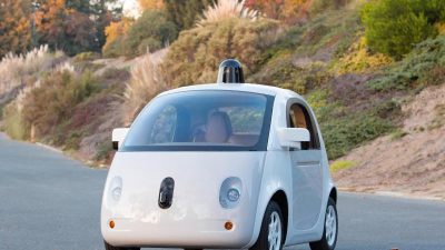 Google: Elf kleinere Unfälle mit selbstfahrenden Autos