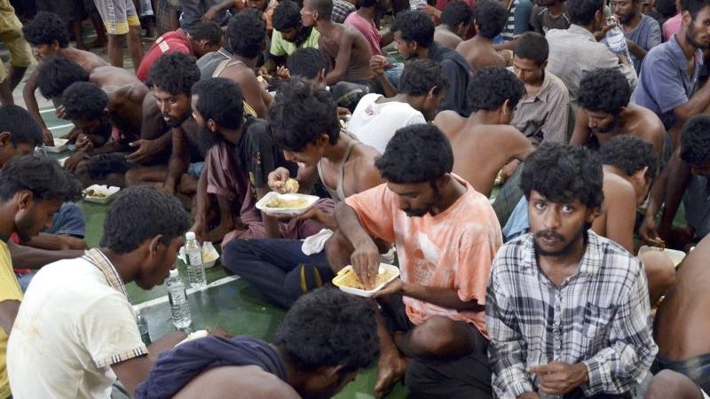 6.000 Rohingya-Flüchtlinge sitzen an Grenze zu Bangladesch fest