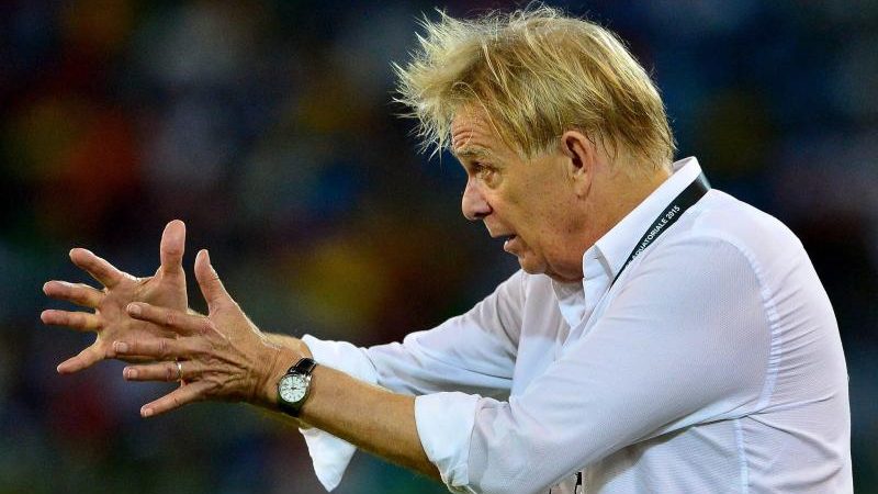 Volker Finke bleibt Nationaltrainer von Kamerun