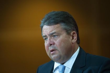 Bahn und Reisenden droht neuer Lokführerstreik – Gabriel fordert Schlichtungsverfahren im GDL-Streik