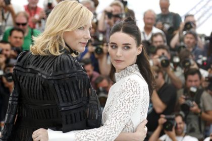 Strauchelnde Menschen beim Filmfestival Cannes + Fotogalerie