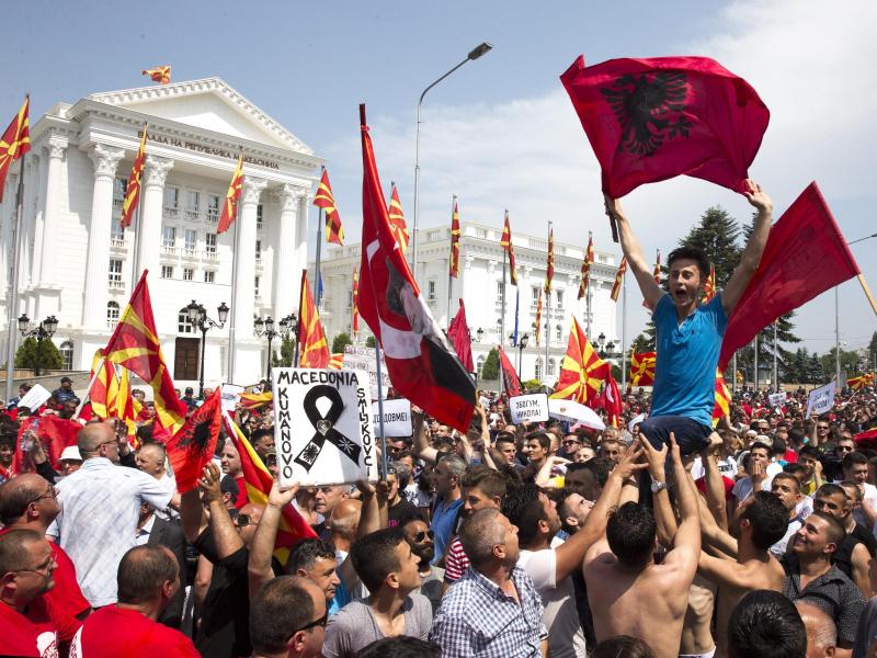Zehntausende verlangen in Mazedonien Rücktritt der Regierung