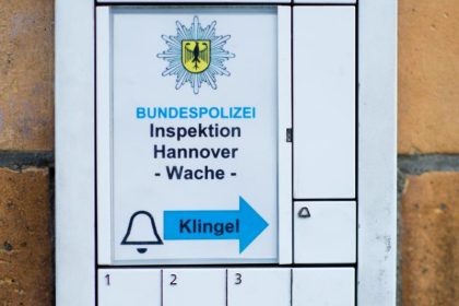 Angeber-SMS per WhatsApp möglicher Beweis wegen Misshandlungsvorwurf gegen Polizisten in Hannover