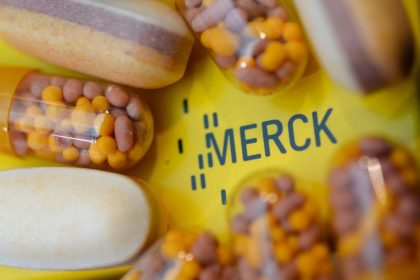 Merck stellt Entwicklung zweier Impfstoffe ein – sich zu infizieren und gesunden ist wirkungsvoller