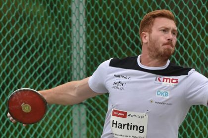 Harting II. peilt 80 Meter mit dem Diskus an
