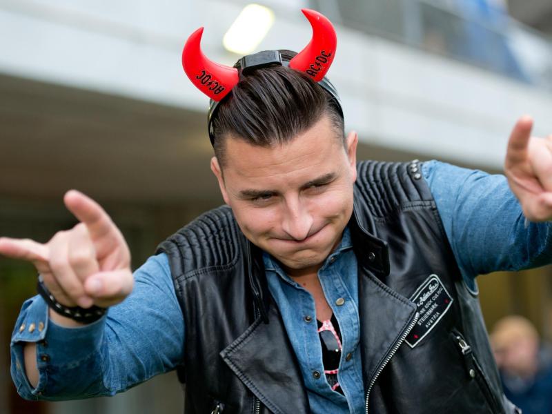 «Hut ab»: Gabalier zollt AC/DC Respekt