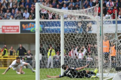 Ginczek sichert VfB den Klassenerhalt – Paderborn runter