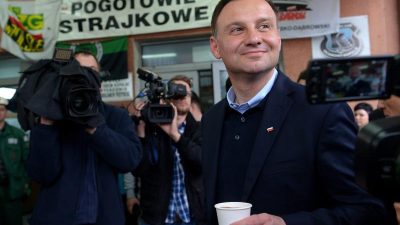 Knappes Rennen bei Stichwahl um Präsidentenamt in Polen