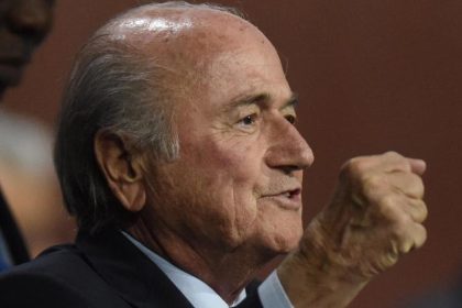 Skurrile Blatter-Attacke: Beckenbauer dementiert