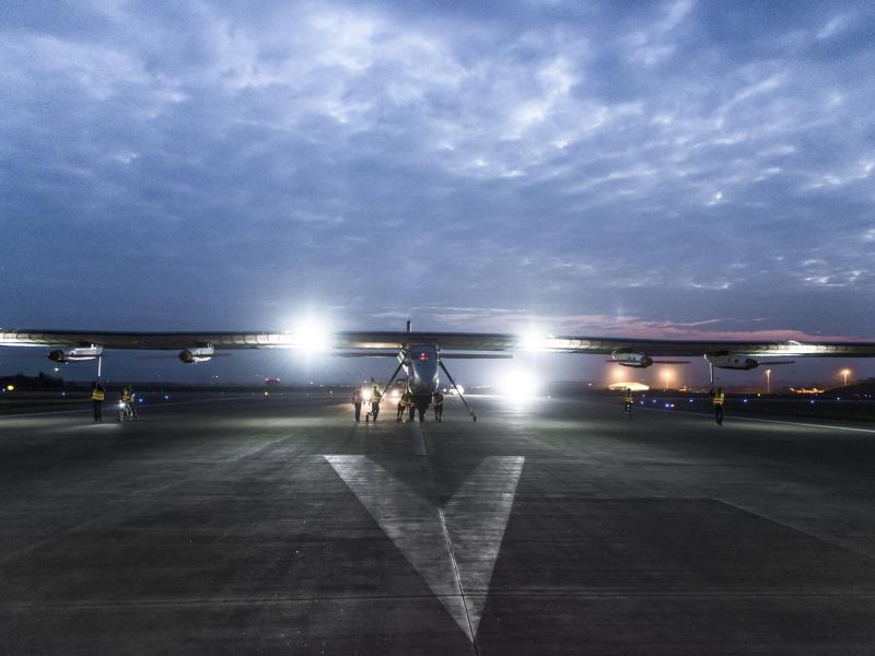 «Solar Impulse 2» zu riskantem Pazifik-Überflug gestartet