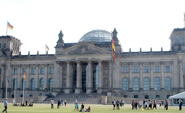 Linke: Gräber auf Reichstagswiese als Mahnmal erhalten
