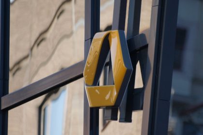 Commerzbank-Chef: Zahl der Bankfilialen wird sich deutlich verringern