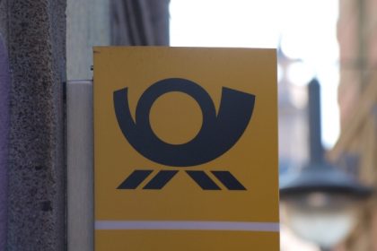 Post-Streik: Manager sortieren Briefe
