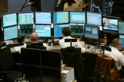 DAX schließt unter 11.000 Punkten