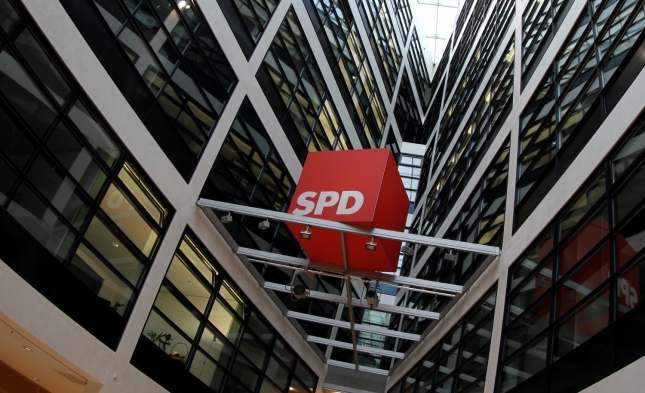 Umfrage: Union verliert, SPD legt zu