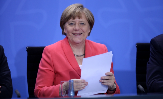 Altkanzler Schmidt lobt Merkel für vorsichtige Führung in Europa