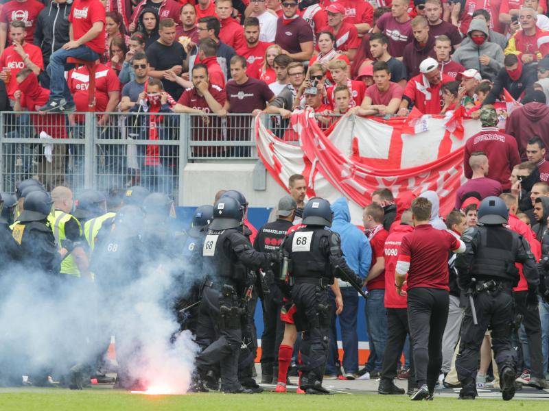Nach Platzsturm: Offenbachs OB kritisiert Stadion-Ordner