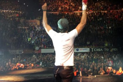 Konzert in Mexiko: Enrique Iglesias am Finger verletzt