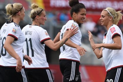 DFB-Frauen deklassieren Elfenbeinküste zum WM-Auftakt