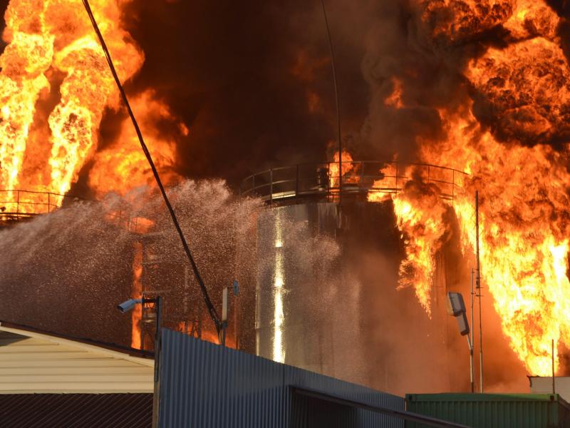 Inferno bei Kiew: Riesiges Treibstofflager brennt