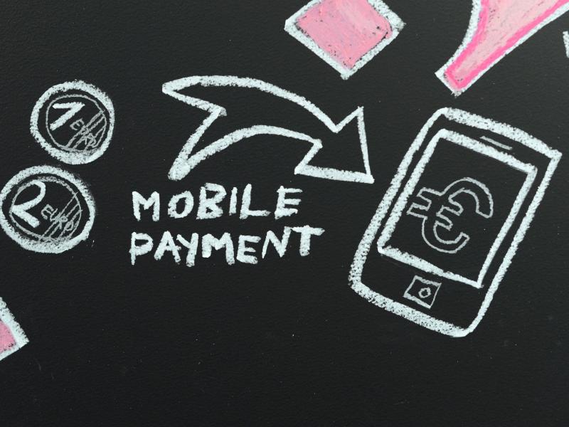 Angst vor Datenklau hält viele Deutsche von mobilem Bezahlen ab