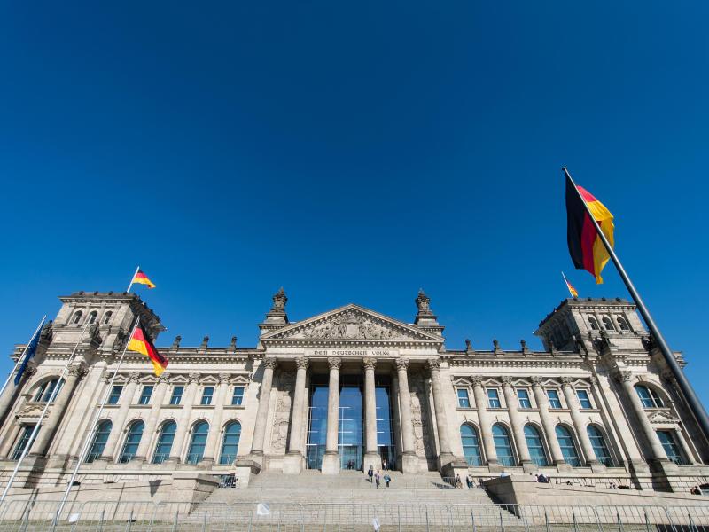 Medien: Bundestag benötigt neues Computer-Netzwerk