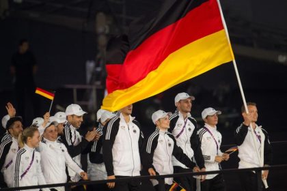 Erste Europaspiele eröffnet – Hambüchen mit Fahne