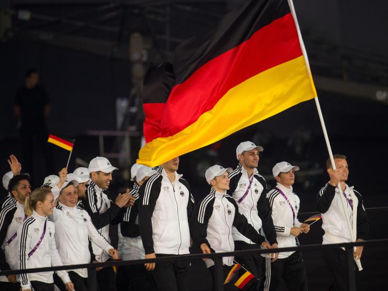 Erste Europaspiele eröffnet – Hambüchen mit Fahne