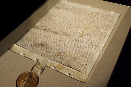 Briten feiern 800 Jahre Magna Charta mit Denkmal und Bier