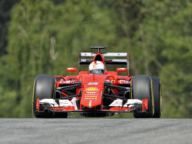 Vettel Schnellster im zweiten Training vor Rosberg