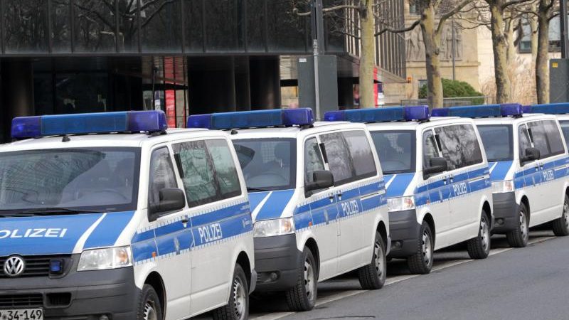 Polizei bereitet sich auf Konfrontation in Frankfurt vor