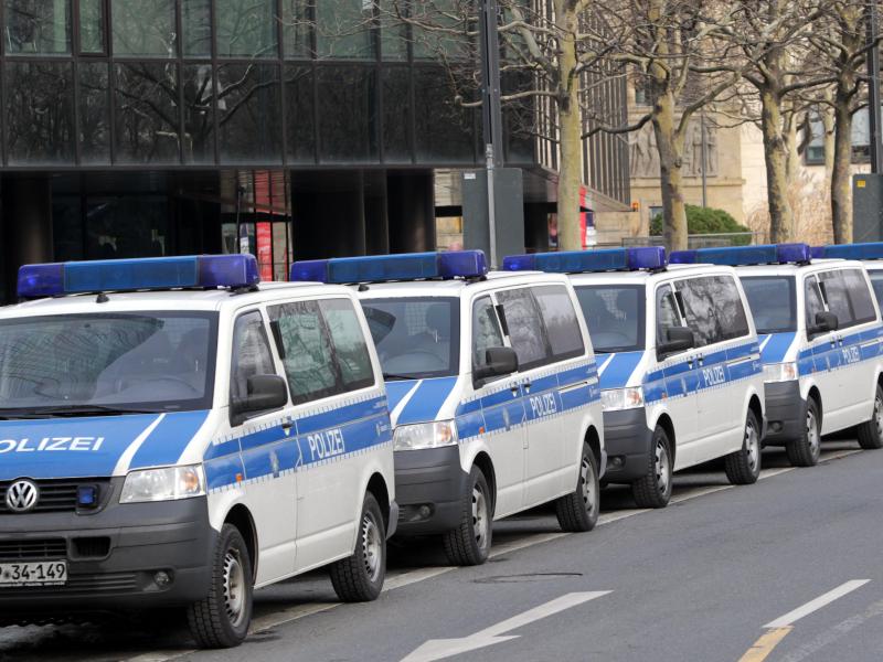 Polizei bereitet sich auf Konfrontation in Frankfurt vor
