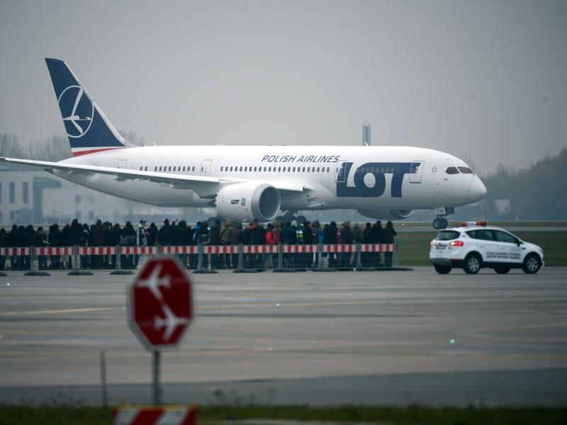 Hacker-Attacke behindert Flugverkehr von polnischer Airline LOT