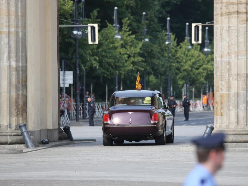 Queen verabschiedet sich am Brandenburger Tor